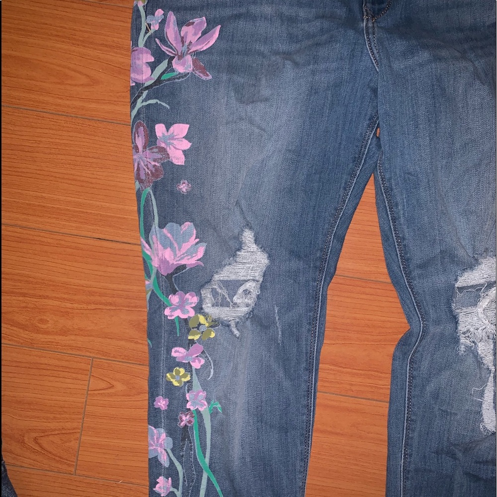 Super cute and trendy jeans